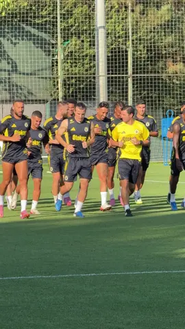Domenico Tedesco yönetimindeki #Fenerbahçe ilk antrenmanında! #neizlesem #futbolunkalbi #sporhaberleri #sporgünlükleri 