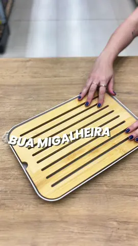 A Tábua de Migalhas é perfeita para cortar e servir pães ou bolos com praticidade, mantendo a superfície limpa e organizada. Disponível no site e nas lojas físicas Dorémi✨❤️ #DorémiCasaEDecor #fyp #donadecasa #mesaposta 