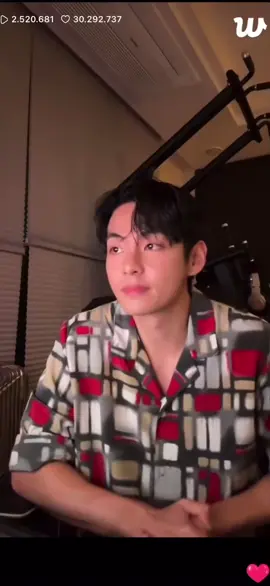 Mi lindo V en live weverse esta mañana 💜💜#btsarmy #kimtaehyung #bts