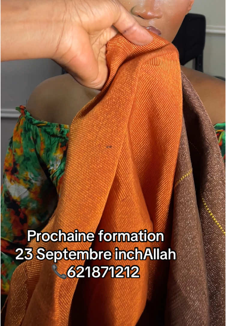 🚨Info sur notre prochaine formation.  Faites partie de nos multiples élèves en rejoignant notre prochaine formation..  🚨Preparez-vous pour nos prochains cours de maquillage 100% théorique et pratique .. Venez au max Profitez de notre formation rapide qui débutera le 23 Septembre InchAllah. Nos maquillages sont des délices pour qui le sait. 🚨 Dans le soucis de permettre à tous de faire du Hand-work(travail manuel), nous lançons une nouvelle session rien que pour vous nos makeup lovers.. 🚨Du 23 Septembre au 28 Octobre 2025,  Du Mardi au Vendredi  PROFITEZ DE UN MOIS DE FORMATION INTENSIVE 100% MAQUILLAGE 💄, COIFFURE ET FOULARD À UN PRIX EXCEPTIONNEL RIEN QUE POUR VOUS MES FUTURS (es) MAQUILLEURS (ses). Voulez vous apprendre le maquillage de la gloire ???  Inscrivez-vous donc pour notre 22è session de formation. Vous êtes débutante ou vous avez 0 base en maquillage ? Saisissez donc cette occasion car il y’a du Promo en l’air, profitez-en donc… ⚫️ Nos cours seront dispensés comme suit :    1) Maquillage :      - Comment préparer le visage pour le maquillage (the skin prep)     - Comment épiler de façon pro     - Les types de produits à utiliser pour différents types de teint     - Comment mixer les fonds de teint      - Comment appliquer les poudres      - Les techniques de contouring     - Comment tracer les sourcils et différents types de sourcils      - Les types de fards à paupières      - Comment choisir le rouge à lèvres en fonction des paupières     2) Coiffure ( pose perruque, coiffure mariée et coiffure Afro)    3) Deux styles de foulard (venez apprendre nos techniques d’attaches de foulard) #Coût_de_formation 1.500.000fg  #inscription 100.000fg 🟥 NB: Les kits de maquillage sont à la charge de l’apprenant(e). Une liste des produits vous sera donnée dès l’inscription et le paiement de la première tranche. Possibilité de payer en deux (2) tranches mais tout paiement se fait avant le début de la formation. Orange money également disponible, contacter nous pour notre numéro Orange money. 🔴NB : tout paiement effectué au préalable ne fera pas objet de remboursement. 🟨 A la fin de la formation, chaque élève bénéficiera d’une attestation reconnue… Nous sommes à la carrière Sankoumbaya en face du Horoya lounge sur l’autoroute  📞⁨  ⁨621 87 12 12⁩ Abonnez-vous à notre nouvelle page mes Dija_lovers…🙏 @super fans