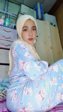 ราตรีสวัสดิ์ค่ะทุกคนจะนอนก่อนน่ะ ... selamat malam jom tidur esuk kerja 🥰🥱😴
