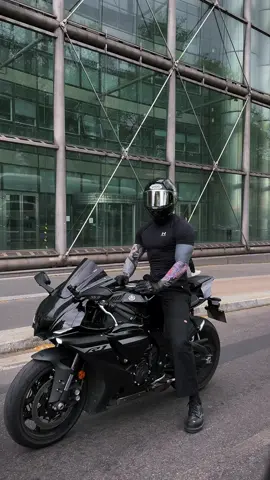 Let’s go for a ride ? 🖤 #yamahar1 #biker #motorcycle #bikelover #BookTok 