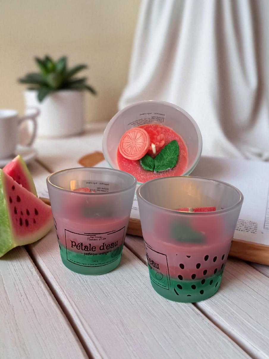 Plongez dans l’univers fruité de Flammes d’Eden avec la bougie Pétale d’eau 🍉🍊 ! Fabriquée artisanalement à partir de cire végétale, sans substances nocives, elle parfume votre intérieur tout en respectant votre santé et l’environnement. Parfait pour une ambiance fraîche et estivale, à offrir ou à s’offrir ✨🕯️🌿 ✨ Artisanat local | 🇫🇷 ✨ Parfum fleur d’oranger & pastèque ✨ Contenant réutilisable, décoration originale ✨ Fabrication à la main, senteurs naturelles Envie d’en savoir plus ou de passer commande ? 📍 Atelier : 13220 Châteauneuf-les-Martigues 🌐 www.flammesdeden.fr 📧 serviceclient@flammesdeden.fr 📲 07 60 29 59 14 Instagram : @flammes_d_eden #BougieParfumee #BougieArtisanale #BougieNaturelle #Handmade #HomeFragrance            