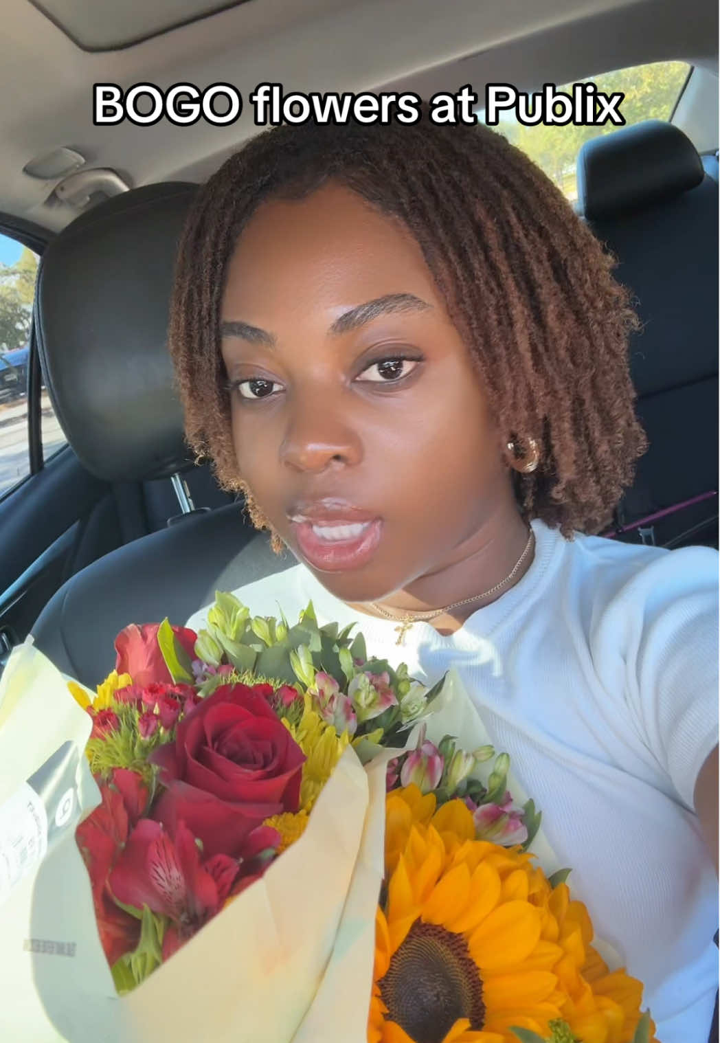 Go get your girl/man some flowers @Publix literally 2 for $15.99 come onnnn 😁 #fyp #publix #flowers #flowersoftiktok 