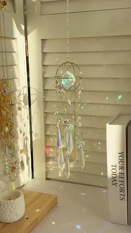 The good mood of the day begins when I see it.❤️❤️#crystalsuncatcher #rainbowmaker #handingcrystaldecor #homedecor 