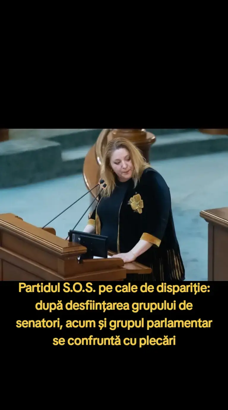 Partidul S. O. S. România, condus de Diana Șoșoacă, se află într-o criză gravă. După desființarea grupului de senatori în iunie, și grupul din Camera Deputaților începe să piardă membri. Deputata Andra Claudia Constantinescu a anunțat că pleacă din partid și va fi deputat neafiliat. Această plecare este un semn de alarmă pentru partid, venind după ce grupul de senatori s-a desființat din cauza excluderii a trei membri. Senatorul Ciprian Ciubuc a criticat lidera partidelor, acuzând-o de conducere autoritară și de transformarea partidului într-o proprietate personală. După destrămarea grupului de senatori, Camera Deputaților a rămas singura structură parlamentară a S. O. S. România, dar situația acolo se poate deteriora rapid. Dacă numărul deputaților scade sub limita minimă, acest grup ar putea fi desființat, ceea ce ar fi o lovitură majoră pentru partid. În câteva luni, S. O. S. România, care dorea să fie o voce puternică a opoziției, se confruntă cu conflicte interne și plecări, iar viitorul său politic devine tot mai incert.