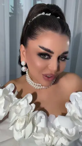 Alirim tebriklerinizi) makeup@Esya.guseynova stylist@Stilist_Rumiyye gelinliyim@santorini_bridal_baku  #kesfet #kesfetbeniöneçıkart #trend #kesfetteyiz 