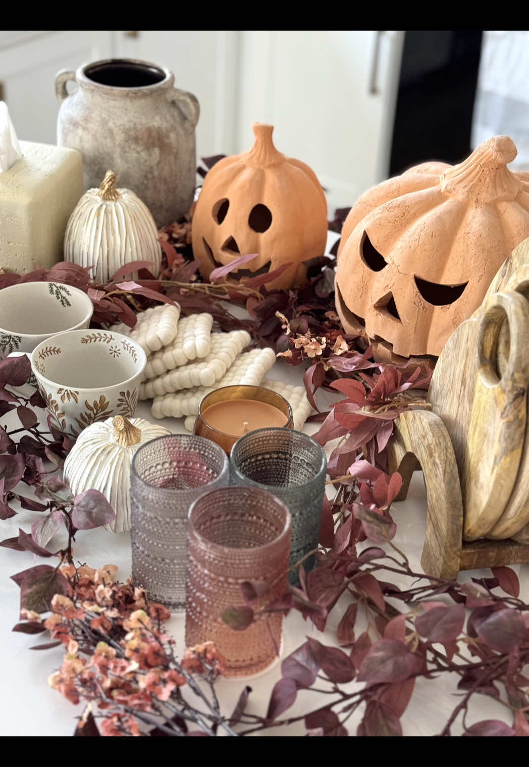 It’s giving instant home refresh energy 🍁🍂 Send this to someone who makes their house the coziest for fall 🙌  #founditonamazon #amazonhome #amazonhomefinds #fallhomedecor #falldecorating 