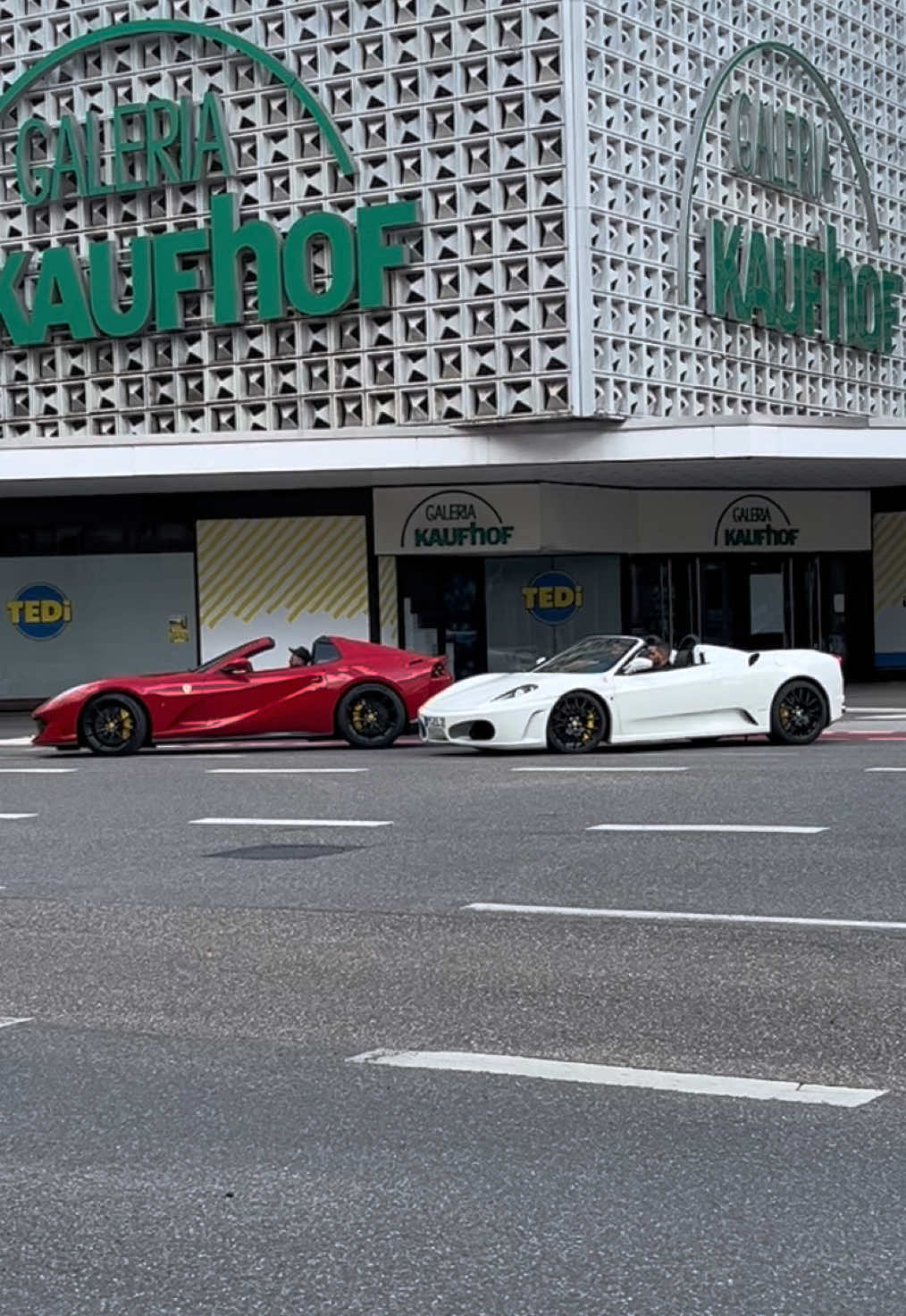Ferrari 812 GTS & Ferrari F430 Spider - spotted in Reutlingen 📍#ferrari #reutlingen #spider#812 #italia 