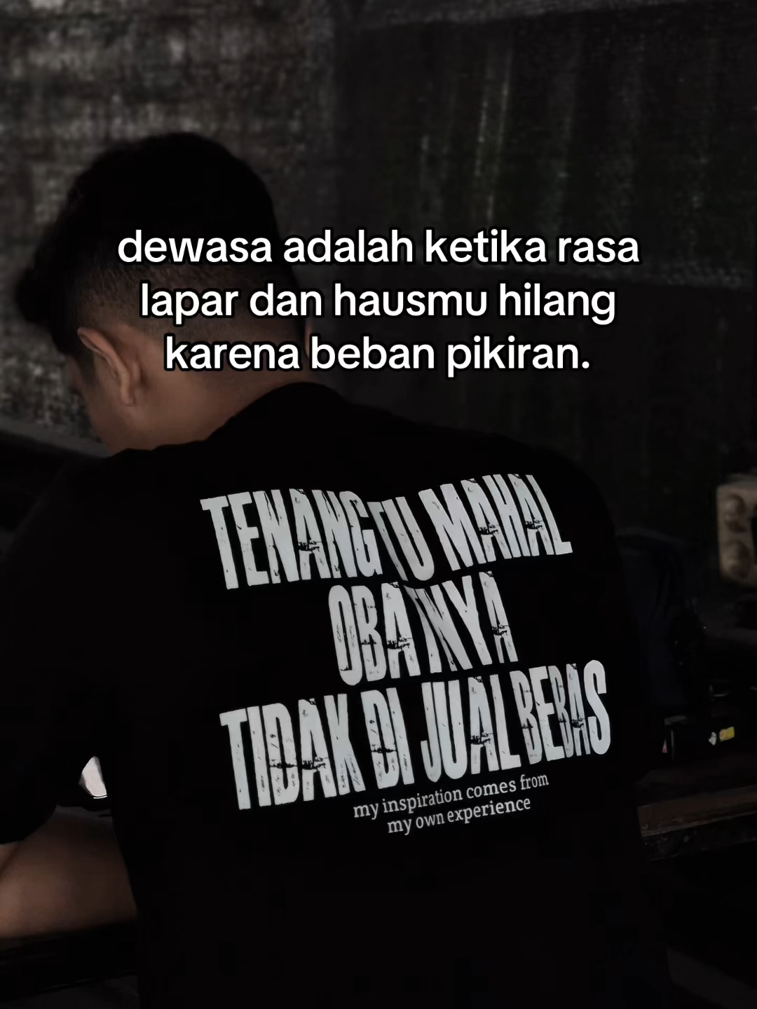 Kaos pendek dengan cetakan bergaya street
