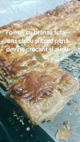 Foietaj cu brânză feta – uns cu ou și copt până devine crocant și auriu. #andreeacuisine  #inbucatariaandreeit  #foetaj #foetajcubranzasarata  #yammy 