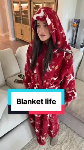 So cozy you’ll never take it off #wearableblanket #blankethoodie #blanketlife #blanket #dealsforyoudays 