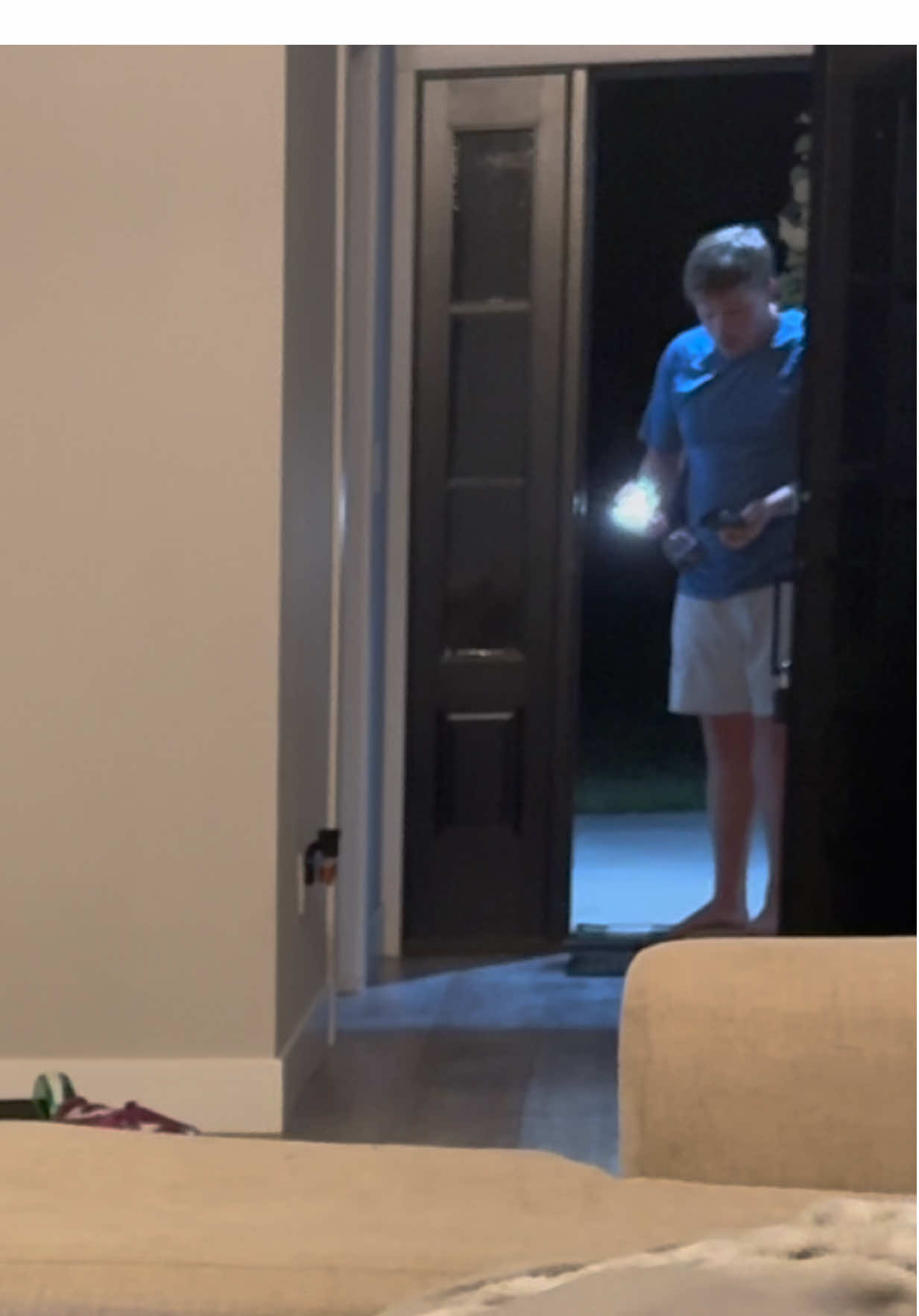 I did not expect him to do that😂😭 #doorbellprank #skit #couplecomedy #fypviral 