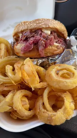 North Shore Roast beef lovers, this one hits hard 👊🔥 Got a Roast Beef 3-way (James River sauce, mayo, and cheese) on a perfectly toasted seeded bun from Wakefield Roast Beef & Seafood—and let me tell you, it delivered. For just $11.99, the roast beef special came with a mountain of onion rings so massive they couldn’t even close the box 😂 Golden, greasy, and absolutely delicious. It’s the kind of spot where a husband-and-wife duo keep prices fair and quality top-notch. Not my first trip here… and definitely not my last. ____ #tunastakes #massfoodies #foodsharinggroup #bostonfoodies #letseat         