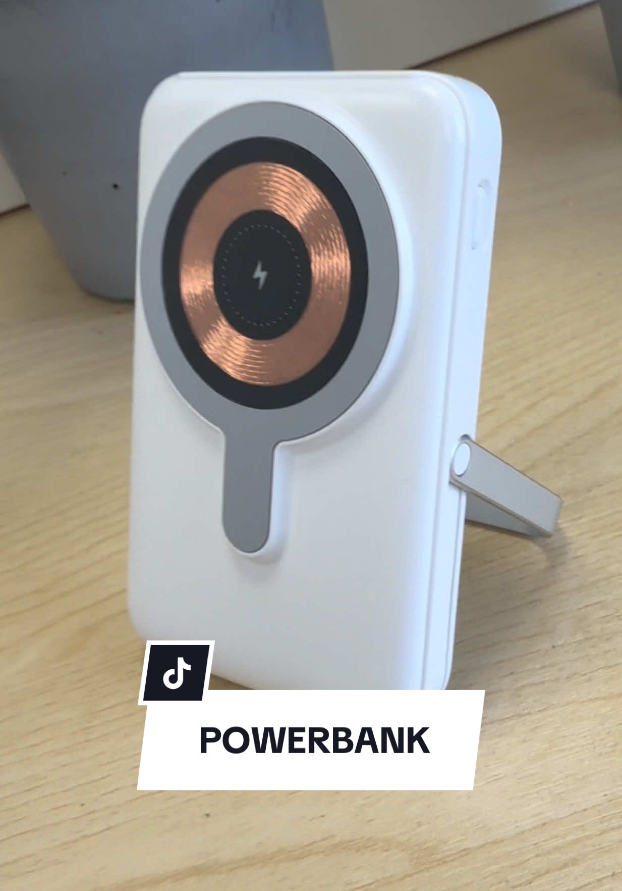 This is so useful if you’re travelling, it’s a 10,000 mah powerbank that doubles up as a phone stand #powerbank #magsafe #portablecharger #tiktokmademebuyit #travel 