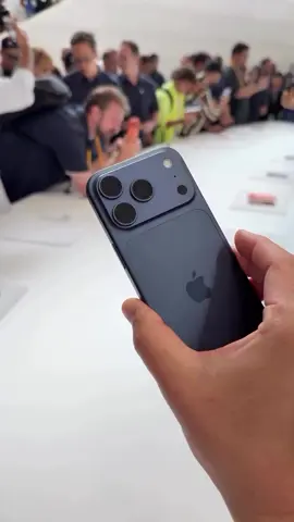 Ecco il nuovo iPhone 17 Pro! Corpo unibody in alluminio super resistente. Nuove fotocamere, tutte da 48 MP, nuovo processore A19 Pro e nuovi modem proprietari Apple. Più resistente con il Ceramic Shield 2 e tanto altro da scoprire nell’articolo su www.ispazio.net.  Lo acquisterai?