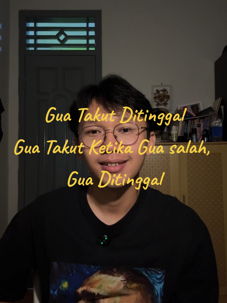 Gua takut ditinggal, gua takut ketika gua salah gua ditinggal. Gua kadang merasa harus menjadi versi terbaik agar bisa tetap dinilai baik, bukan buat pencitraan tapi lebih karena takut untuk dinilai tidak sebaik itu. Tapi gua coba kasih ruang dan jujur sama perasaan sendiri, sampai akhirnya gua yakin bahwa serapuh apapun gua nantinya, gua gak akan ninggalin diri gua sendiri. #selfreminder #selfawareness #SelfCare #selflove 