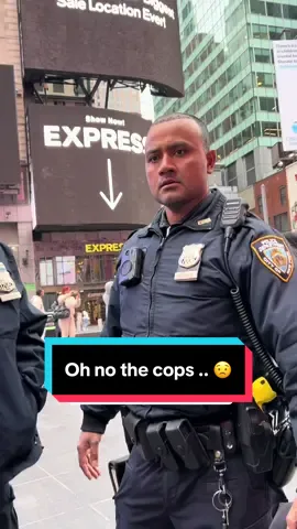 Oh no 😟 the cops 👮 #freewater #free #water #cops #nyc 