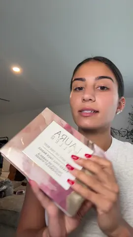 a basic make up kit >> 