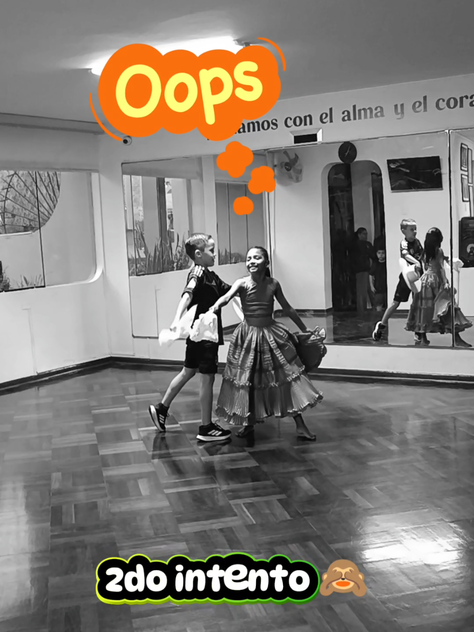 Me lo presentaron 2 min antes de bailar 😅, aún así nos entendimos super bien 🔥 No se olviden darle EMITIR LIVE  al vídeo anterior. #marinera #marineranorteña #marineradelperú  #viral #parati