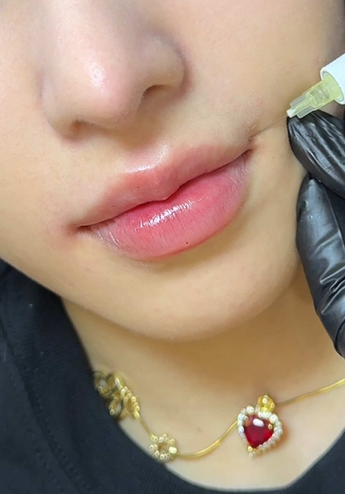 1 chạm là xinh? Pump môi có đơn giản như bạn nhìn thấy? #tiemmoi 