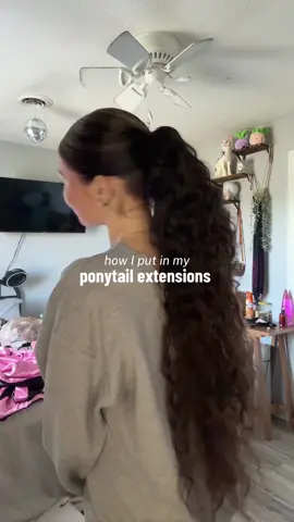easiest extensions ever #ponytailhairstyle #quickhairtutorial  #clipinextensions #hairtutorial 