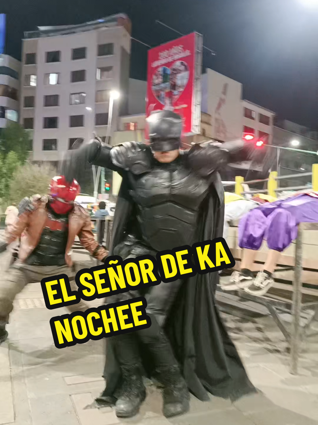 Una noche trankila en LA PAZ gotika jejeje  🌃🌆🌌@Edward Chacón Aldazosa @Mapache87 @esteban Don alalen  #elseñordelanoche #ojitosmentirosos #batman #Batmancosplay #readhoodcosplay 