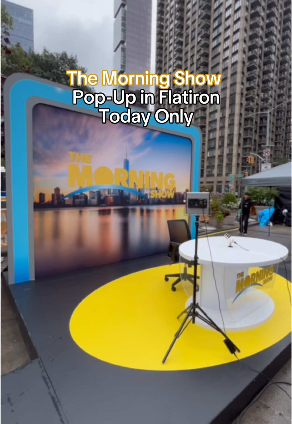 Today only 9/10 until 4pm! 🎬✨ #AppleTVPlusPartner Step into the world of the Morning Show in Flatiron! Break your own news at the anchor desk experience and let it all out in the Lose Control Room. 📺 What news are you breaking? #NYbucketlist #partner #nyc @appletv @themorningshow 📍 Flatiron Plaza
