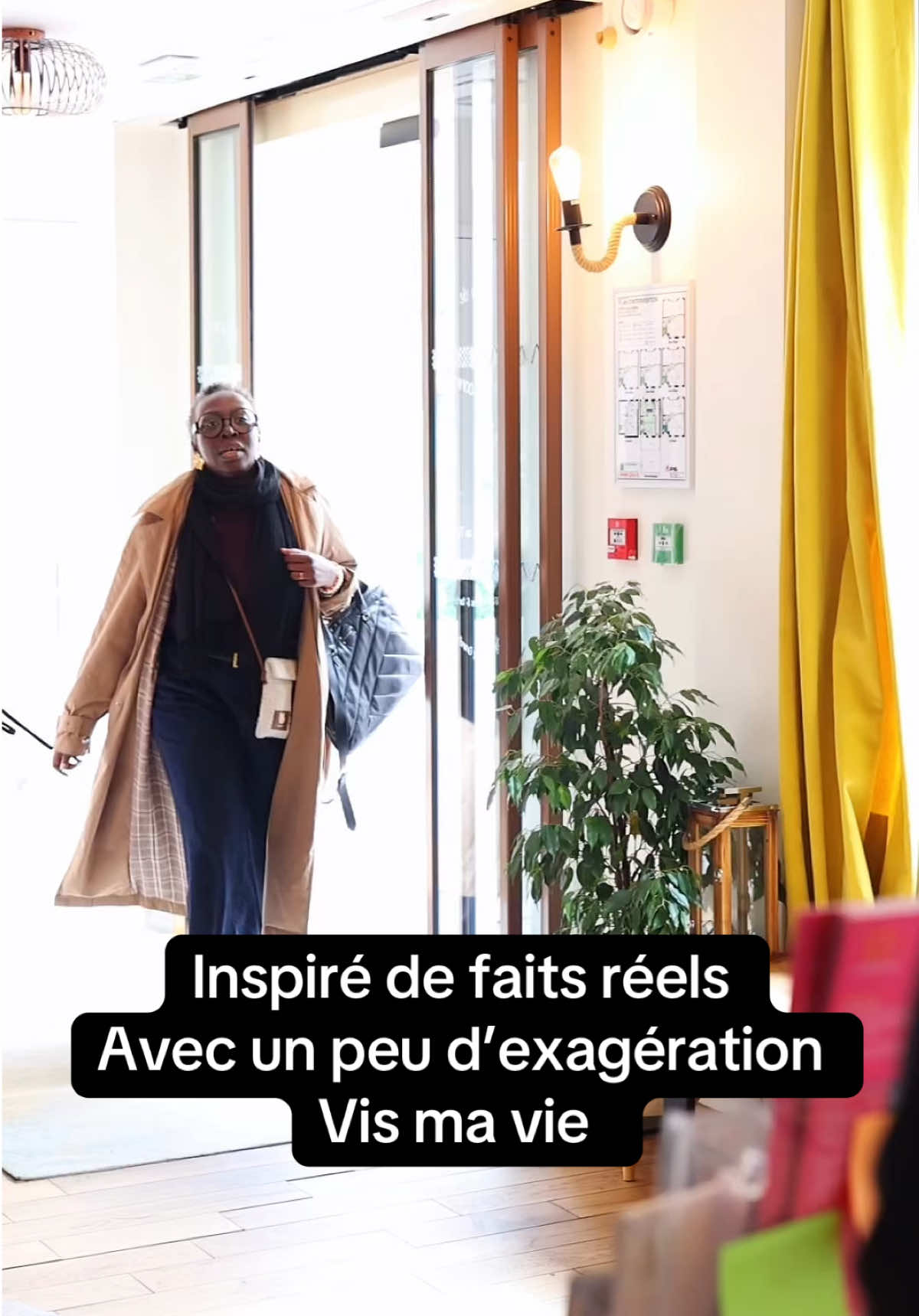 Ceci arrive plus souvent que vous ne le pensez…j ai un bac+5 et quand je rentrais sur des chantiers on me demandait si je venais pour le ménage ! Racontez moi une anecdote : Bref je suis noire et fière de l’être.  Cette extrait fait partie de ma chronique warrior sur @Téva dans l’émission piquantes  #racism #sos #nadege100gene #humour 
