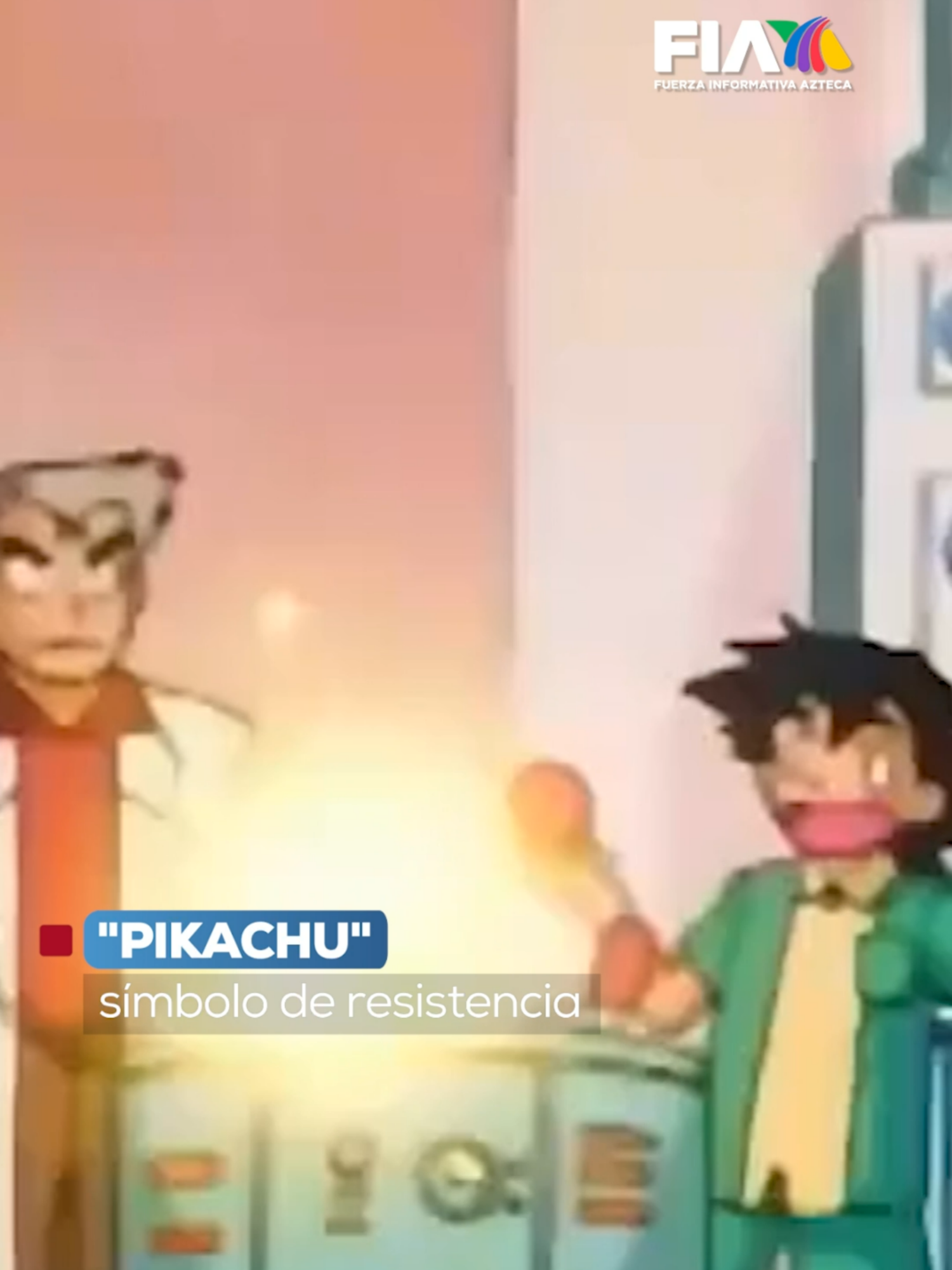 ⚡🕵️‍♂️ ¿Pikachu criminal? El ícono pop convertido en símbolo de protesta Hace 7 años, en Chile, una botarga de Pikachu fue detenida en plena manifestación. La escena se volvió viral: policías la sometieron como si se tratara de un peligroso criminal, hasta revelar que quien la vestía era una mujer. Desde entonces, Pikachu ha aparecido en protestas en Turquía, donde fue rociado con chorros de agua mientras corría de la policía, y más recientemente, detenido junto a Labubu en Honduras. Lo que comenzó como una caricatura terminó convertido en símbolo de resistencia. Nacho Nuñez nos cuenta en #LosRuizLara. #Protesta #Chile #Turquía #FIA #AztecaNoticias