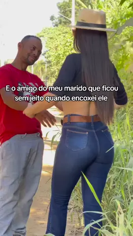 E o amigo do meu marido que ficou sem jeito quando encoxei ele 