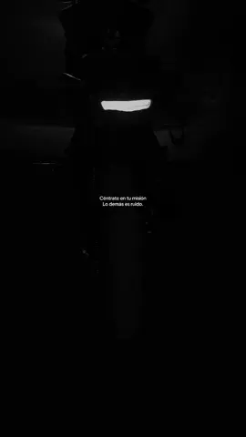 𝙇𝙤 𝙙𝙚𝙢𝙖́𝙨 𝙣𝙤 𝙩𝙞𝙚𝙣𝙚 𝙞𝙢𝙥𝙤𝙧𝙩𝙖𝙣𝙘𝙞𝙖. #zks_xoo0 #bikers #redflags #blancoynegro #frases 