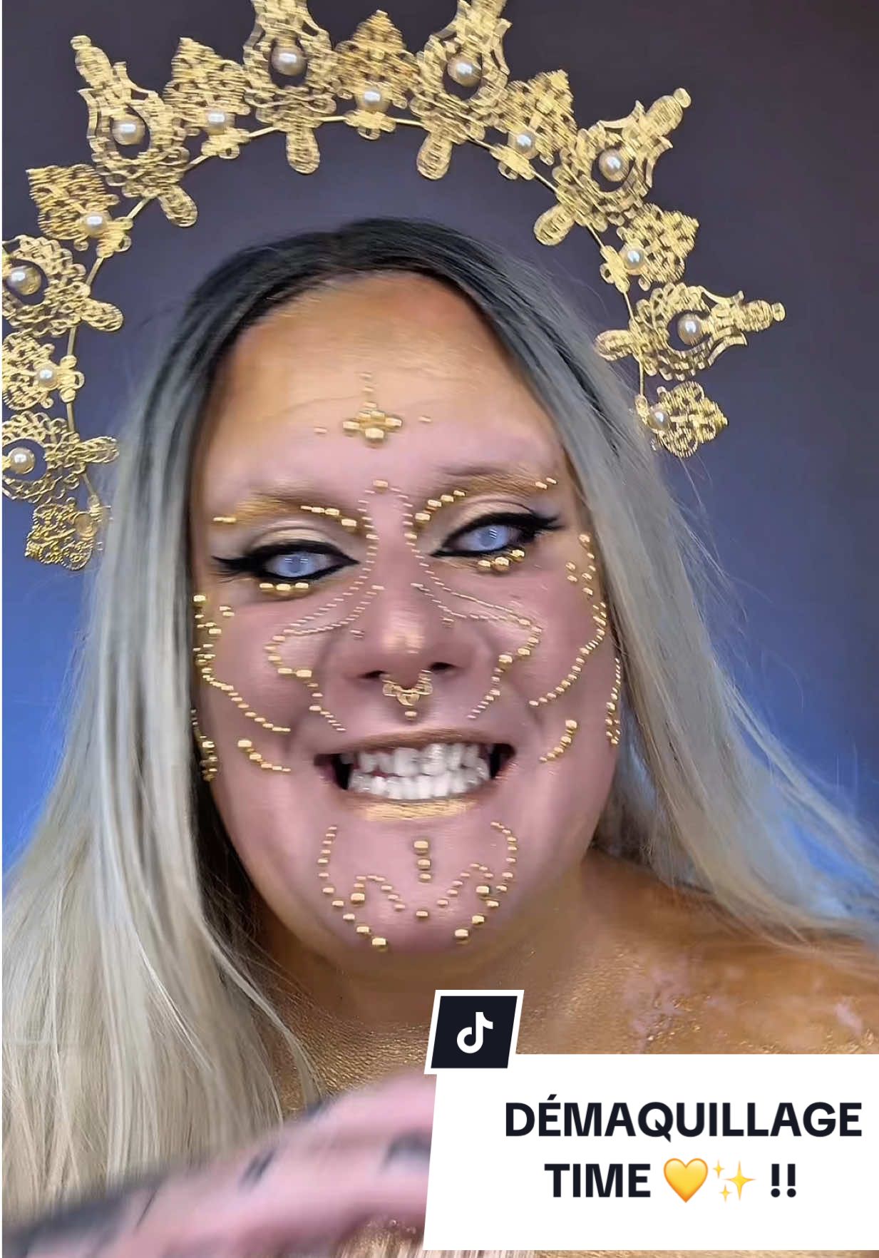 DÉMAQUILLAGE TIME 💛✨  Produits Utilisés : @Amazon  PALETTE : Athena  @Glitch Beauty  PALETTE : Prolog  FAUX CILS : DRAMATICS  @Martine Cosmetics  PALETTE : Moula Bank  @fashionlentilles  LENTILLES : Réf / White out  @Temu  STRASS  @Clinique  DÉMAQUILLANT : Baume démaquillant Take The Day Off  #demaquillagetime #makeupgold #noubliejamaisdebriller 