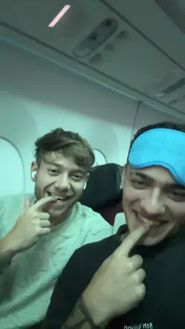 ESTAMOS EN EL AVIÓN HACE 80H PERDÓN #foryou #fyp 