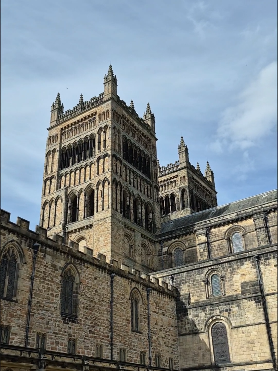 📍 Durham Cathedral ❤️ Where 🏰 Norman history meets ✨ magic (yes, Harry Potter was filmed here!). Visited with family 🌿 and got lost in its beauty, legends & peace. Free entry ℹ️ (donations welcome). ✨ A true UNESCO treasure , history coming alive! ✨ #durhamcathedral #visitdurham #familytravel #history #harrypotter 