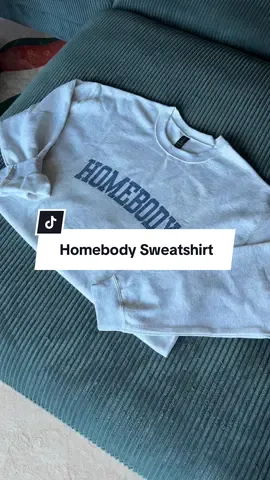 Don’t miss out on this must have sweatshirt for fall! #homebody #homebodysweatshirt #sweatshirt #sweatshirtsesaon #homebodyshirt 