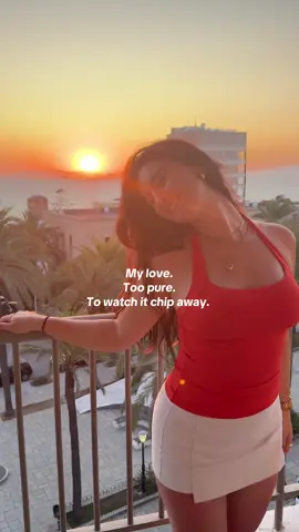 The sun makes me so happy 🥹🥰 #realskintexture #glowyskin #selflove #confidenceboost #greece 