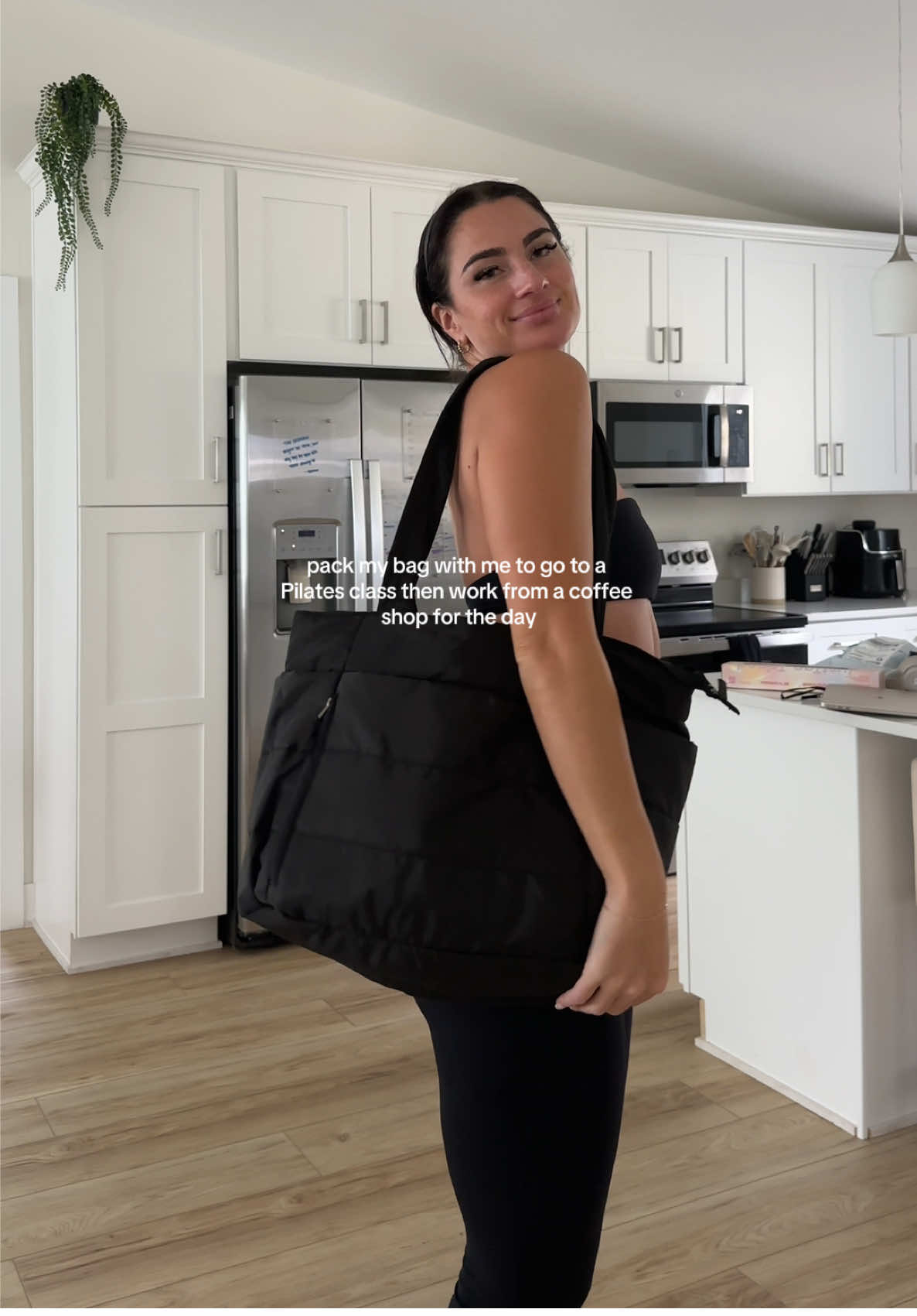 The amount of stuff you can actually fit in here is insane 🤯 @Bagstellar_official #totebag #pilatesbag #pufftotebag #fyp #ttshopdeals 