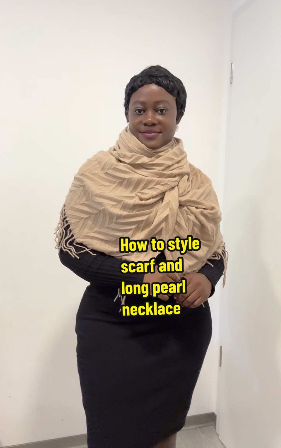 How to style scarf and long pearl necklace👌 Follow for more✅#fashion #likehacks #neckkace #scarf #usefultips 