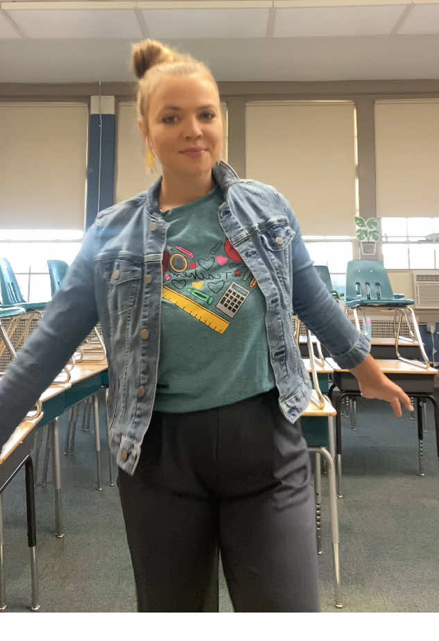 I live for stretchy dress pants! Happy Tuesday (a day late) #teacheroutfitcheck #teacheroutfit #OOTD