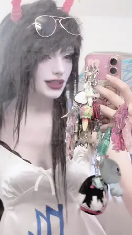 watched this back and cleaned my mirror #homestuck #vriskaserket #cosplay  