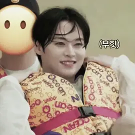 i have so much cutenesss aggression towards him 🤏🏻😫 | #straykids #leeknow #straykidsedit #leeknowedit #skz 