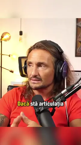Ce tip de colagen e recomandat pentru articulații sănătoasă? Colagenul hidrolizat este cel mai indicat pentru sănătatea articulațiilor. Dar el funcționează bine doar dacă este combinat cu: Vitamina C – ajută la sinteza colagenului Magneziu – sprijină mușchii și oasele Mișcare ușoară – articulația trebuie „unsă” și mobilizată Dacă ai dureri la genunchi: Nu recomand alergarea sau exercițiile cu impact puternic. Recomand bicicletă sau gimnastică articulară ușoară. Suplimentele ajută, dar fără mișcare articulația rămâne blocată. Corpul are nevoie să fie pus în funcțiune, pas cu pas. Dacă vrei să ne întâlnim față în față, am o veste pentru tine: în perioada 23 februarie - 06 iunie 2026 voi susține un turneu de conferințe și workshopuri în următoarele orașe: Botoșani, Bistrița, Baia Mare, Satu Mare, Oradea, Arad, Deva, Zalău, Târgu Mureș, Târgu Jiu, Râmnicu Vâlcea, București, Tulcea, Galați, Piatra Neamț, Iași, Miercurea Ciuc, Brașov, Pitești, Craiova, Drobeta Turnu Severin, Reșița, Timișoara, Alba Iulia, Cluj Napoca, Sibiu, Ploiești, Buzău, Călărași, Constanța, Brăila, Bacău și Suceava. Nu poți ajunge fizic la eveniment? Nicio problemă! Acum poți participa din confortul casei tale, direct pe Zoom. Bucură-te de aceleași informații valoroase, indiferent de locul în care te afli! Până pe 30.09.2025 biletele sunt la preț de EARLY BIRD cu reducere de 30%! Pentru detalii și înscrieri accesează: doctorcezar.ro/evenimente. . . . #DoctorCezar #DrCezar #Articulatii #Colagen #ColagenHidrolizat #Magneziu #Miscare #Preventie #StilDeViata #IatiSanatateaInPropriileMaini #foryou #fyp