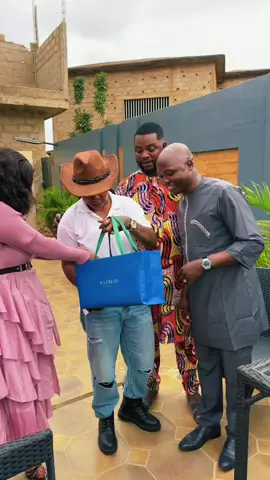 Je ne m’attendais vraiment pas à ce geste de votre part. Que Dieu vous bénisse et qu’Il nous unisse davantage afin que l’année prochaine l’événement soit encore plus beau. ☺️🙏🏽❤️@BIGNON DU BÉNIN @TatyShop Bénin @IBINOU KOSSILODJA 🙏🏽 