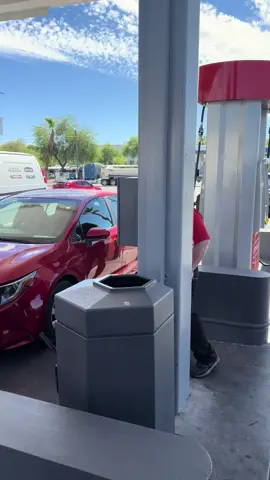 MIREN ESTE SEÑORON QUE LE IBA HABLARA A ICE 🧊 POR USAR LOS PARKING DE LA GASOLINERA Y QUE SU ESPOSA ES LATINA GENTE MALA RACISTA DE MAS RUSSELL Y @Carlos_Eduardo_Espina @Benjamín Zamora @Andrés Mendoza EASTERN HENDERSON NEVADA Me Quiso Quitar La Camara Amenazo De Llamar A Ice 🫵@Telemundo @Univision ESTO NO ESTA BIEN SEGUN CASADO CON UNA HISPANIC SEGUN EL 
