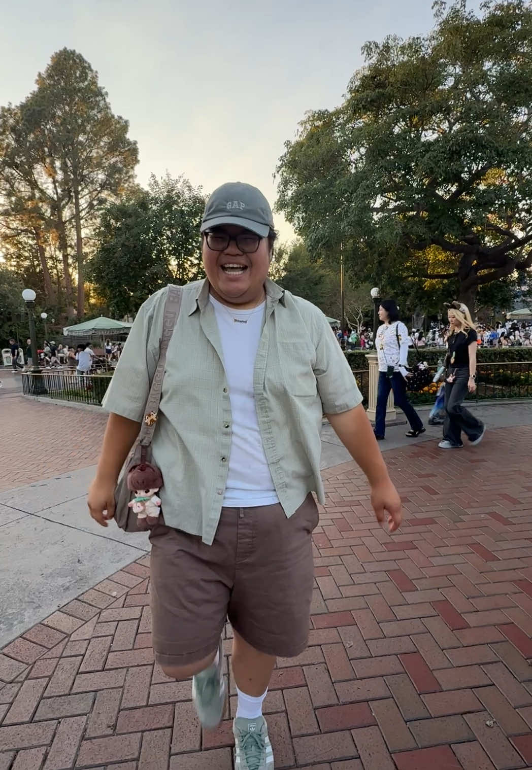 my outfit is giving DUBAI CHOCOLATE #disneyparks #disneyland70 #disneyoutfit 