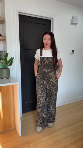 Leopard overalls 🤎🐆🍂 #leopardprint #overalls #fallfashion #fashiontiktok #outfitinspo 