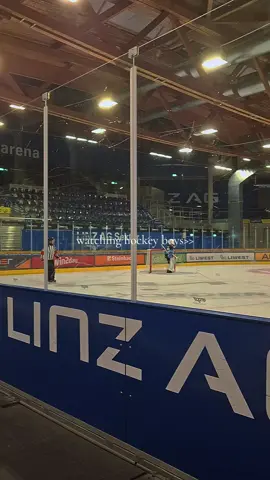 😛 #hockey #hockeytok #hockeygoalie #hockeyfan #fyp 