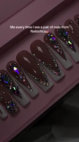 Perfection on your fingertips 🥰 #pressonnails #nailinspo #whitenails #handmadenails #nailsoftiktok 
