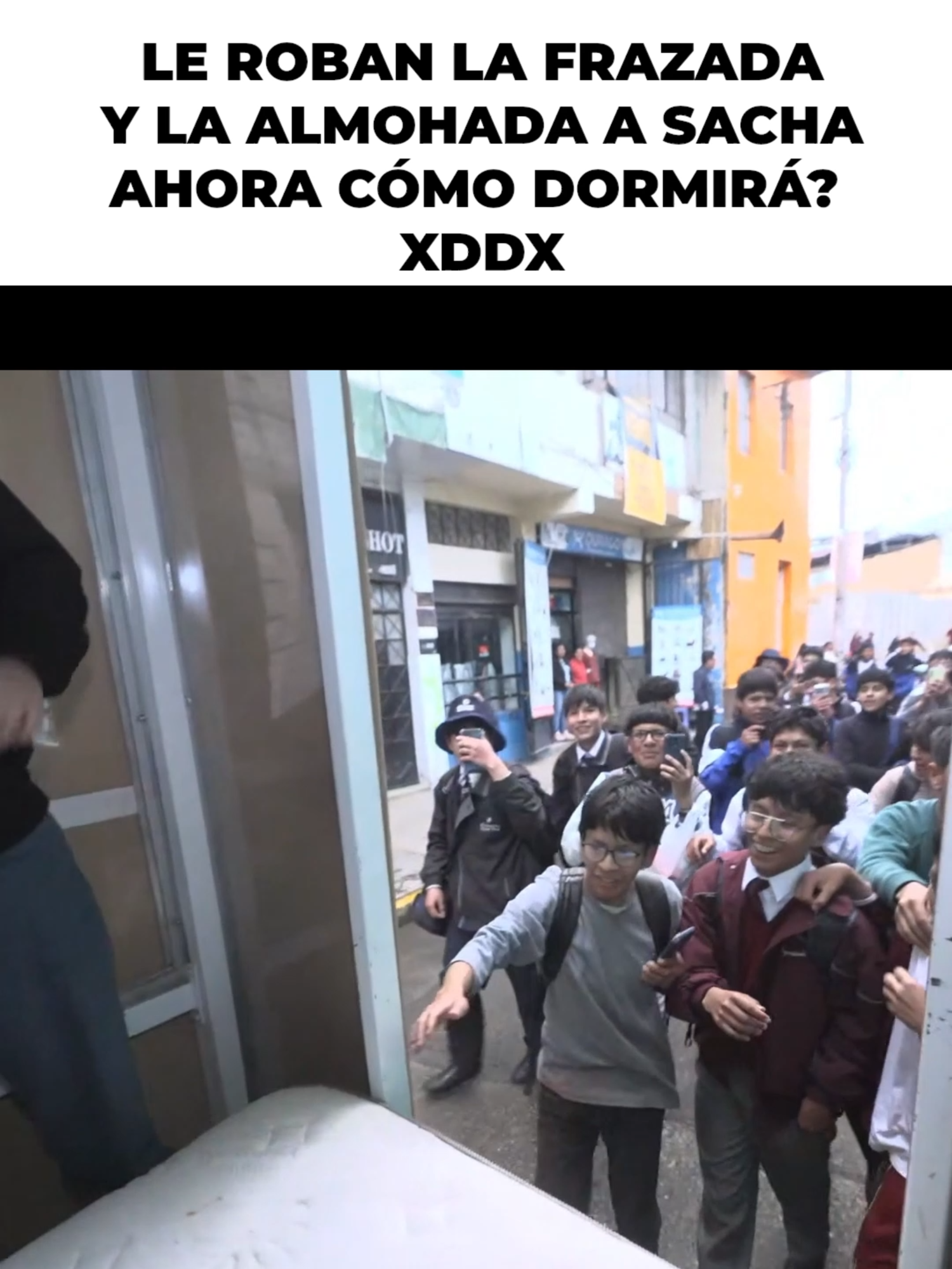LE ROBAN LA FRAZADA Y LA ALMOHADA A SACHA XD CÓMO DORMIRÁ EN HUANCAYO? Redes Sociales 👉 Kick: sachauzumaki #sachauzumaki #sachauzumakiclips #kickperu  @sachauzumaki_